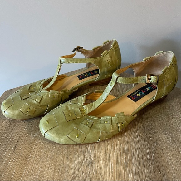 EVERYBODY BY BZ MODA Green Leather Sandals Shoes - Picture 2 of 11